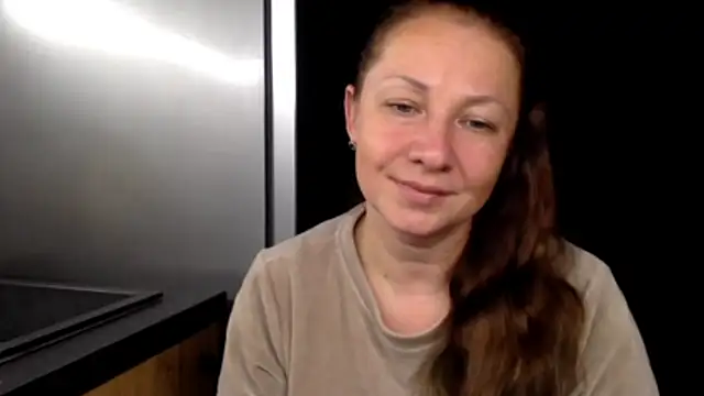 LucyTop online show from November 20, 2025, 9:25 pm