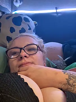 Snapshot of lostinherwonderland chatting on October 28, 2025, 8:46 am lostinherwonderland online show from October 28, 2025, 8:46 am