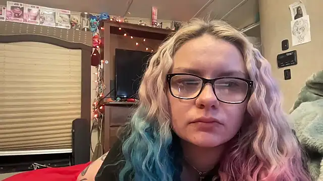 lostinherwonderland online show from November 17, 2025, 1:53 am