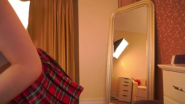 JanelAkerley online show from December 21, 2025, 4:14 am