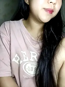 Quynhsumon online show from February 14, 2026, 2:28 pm