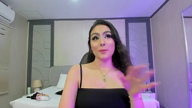 Nicoletta Whitee online show from November 13, 2025, 8:24 pm