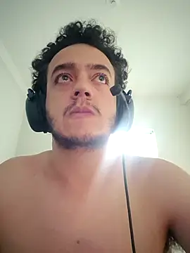 Snapshot of zomboy9800 chatting on November 4, 2025, 8:23 pm zomboy9800 online show from November 4, 2025, 8:23 pm