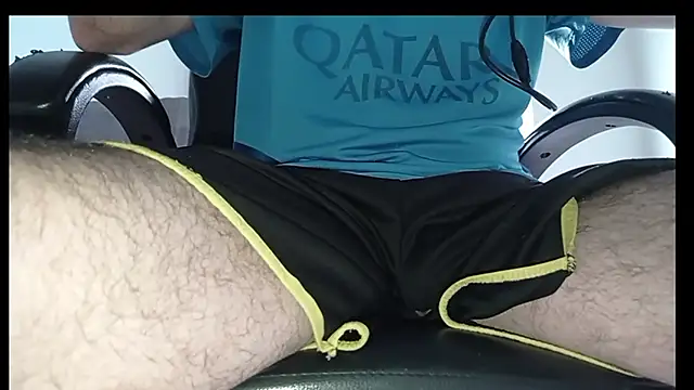 Snapshot of zomboy9800 chatting on December 4, 2025, 6:07 pm zomboy9800 online show from December 4, 2025, 6:07 pm