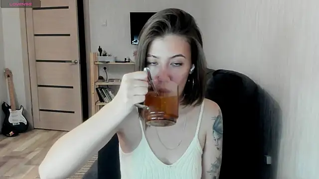 twinkle rosie online show from November 21, 2025, 3:16 am