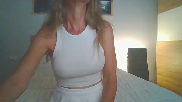 Snapshot of SamanthaNorth chatting on June 1, 2026, 10:15 am SamanthaNorth online show from June 1, 2026, 10:15 am
