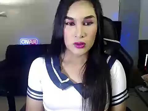 KeraMitenaa online show from May 11, 2026, 1:18 am