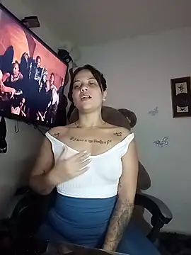tattyHot95 online show from May 15, 2026, 7:23 pm