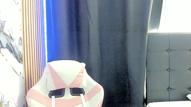 Scarlet DLuce online show from November 28, 2025, 9:09 am