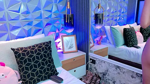 AdelineJhones online show from March 21, 2026, 2:32 pm