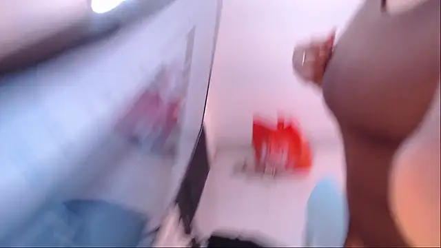 rosselyn  online show from January 6, 2026, 7:51 pm