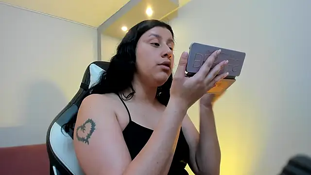 Snapshot of Luna_Ventura chatting on October 30, 2025, 7:55 pm Luna Ventura online show from October 30, 2025, 7:55 pm