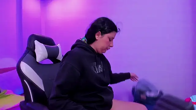 Snapshot of Luna_Ventura chatting on October 27, 2025, 7:48 pm Luna Ventura online show from October 27, 2025, 7:48 pm