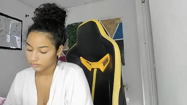 Snapshot of emily_stars1 chatting on February 26, 2026, 9:15 pm emily stars1 online show from February 26, 2026, 9:15 pm