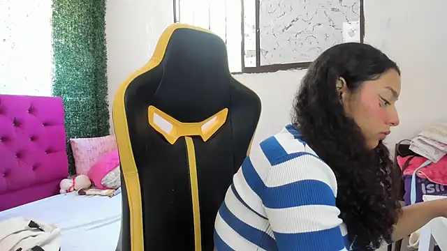 Snapshot of emily_stars1 chatting on January 19, 2026, 4:11 pm emily stars1 online show from January 19, 2026, 4:11 pm