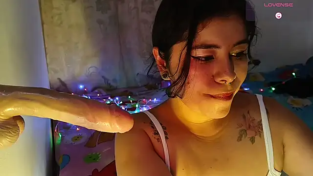 Magic Alicee  online show from November 9, 2025, 3:32 am