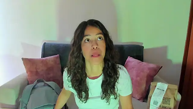 emily jonessxx online show from November 14, 2025, 6:44 pm