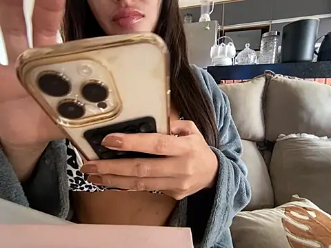 nathalia Silva online show from February 3, 2026, 5:40 pm