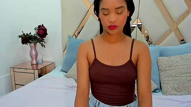 Snapshot of karolebonyy chatting on March 2, 2026, 5:30 am karolebonyy online show from March 2, 2026, 5:30 am