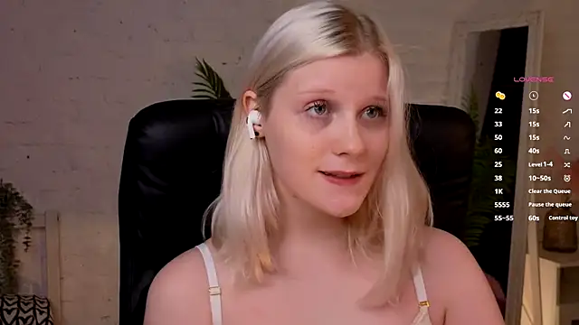 ShineJoan online show from November 9, 2025, 9:30 pm