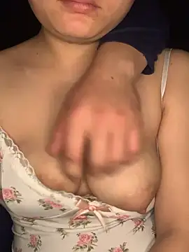 Snapshot of kimyonon chatting on February 3, 2026, 9:53 pm kimyonon online show from February 3, 2026, 9:53 pm