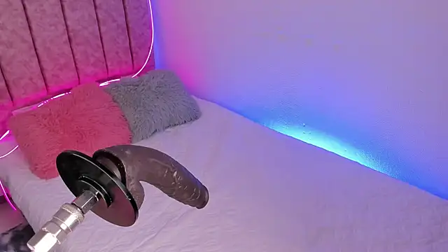laana foxx online show from May 18, 2026, 11:31 pm