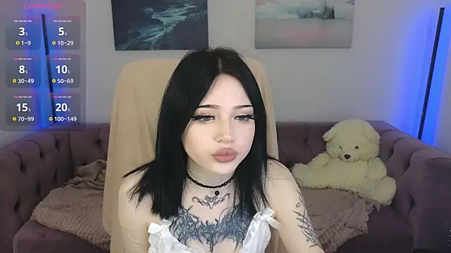 Emma Kirks online show from December 3, 2025, 10:36 am