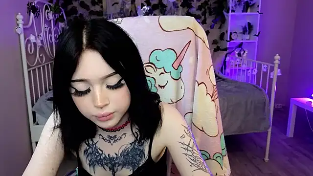 Emma Kirks online show from November 1, 2025, 11:04 am