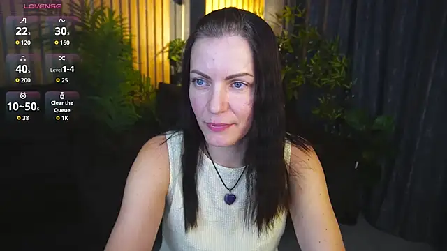 Snapshot of SofieMoons chatting on October 29, 2025, 2:05 pm SofieMoons online show from October 29, 2025, 2:05 pm