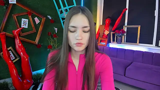 lollyrais online show from November 4, 2025, 9:02 am