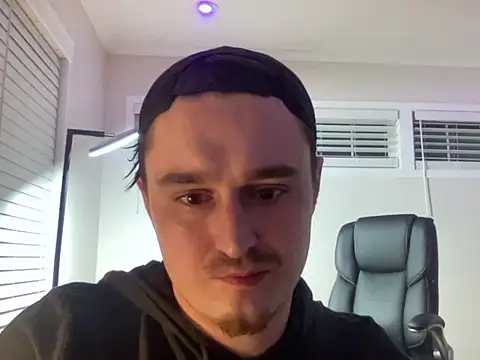 andrenoma427 online show from November 7, 2025, 4:39 am