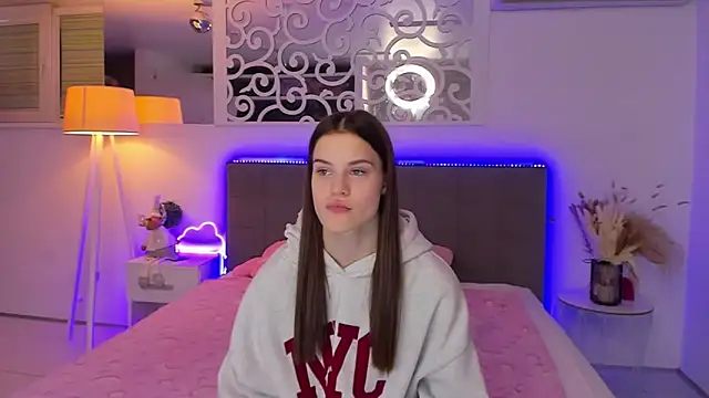 LuisaClover online show from January 5, 2026, 5:38 pm