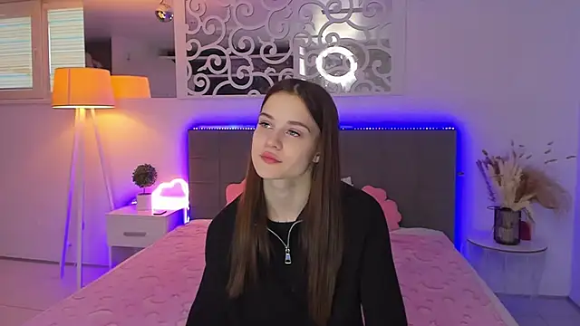 LuisaClover online show from January 7, 2026, 1:16 pm