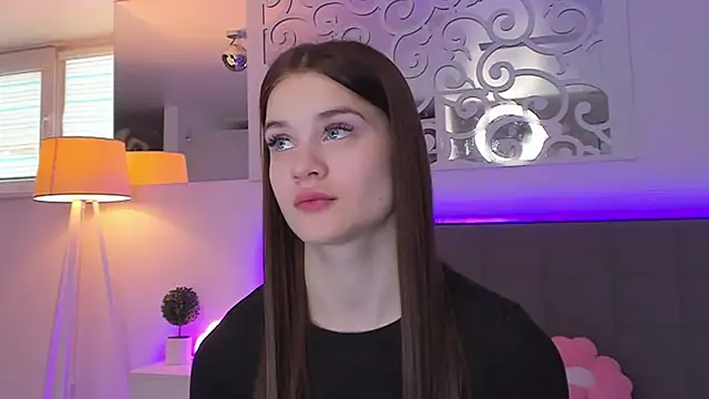 LuisaClover online show from March 7, 2026, 1:38 pm