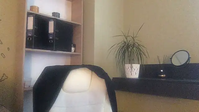 Snapshot of DollyRoma chatting on November 21, 2025, 9:52 am DollyRoma online show from November 21, 2025, 9:52 am