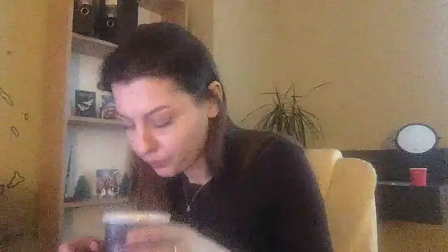 Snapshot of DollyRoma chatting on December 18, 2025, 9:58 am DollyRoma online show from December 18, 2025, 9:58 am