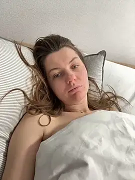 Snapshot of DollyRoma chatting on November 14, 2025, 8:23 pm DollyRoma online show from November 14, 2025, 8:23 pm