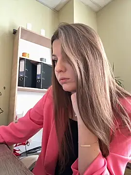 Snapshot of DollyRoma chatting on November 14, 2025, 8:18 am DollyRoma online show from November 14, 2025, 8:18 am