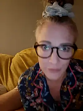 Raven Fantastic online show from October 27, 2025, 3:40 am