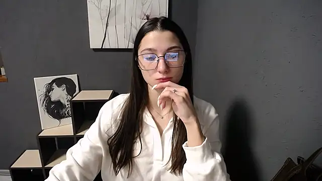 a alessia online show from December 4, 2025, 7:51 am