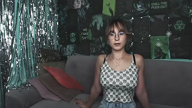 AlishaKellyi online show from November 13, 2025, 5:33 am