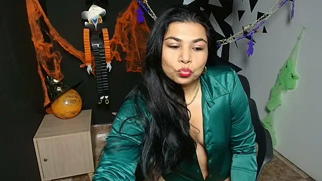 Snapshot of SashaCox_ chatting on October 23, 2025, 11:42 am SashaCox online show from October 23, 2025, 11:42 am