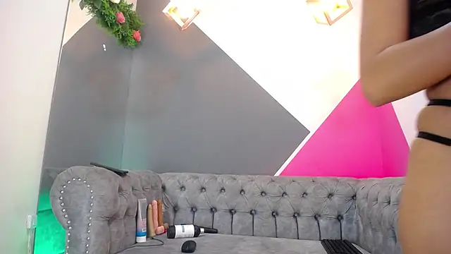 Gigi Scott  online show from November 4, 2025, 3:21 am