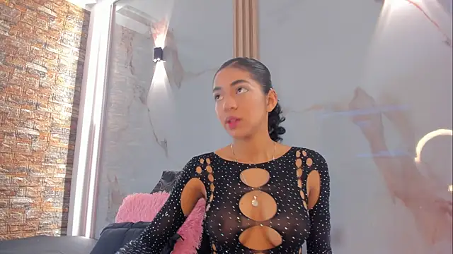 Victoria Dubois  online show from November 7, 2025, 12:10 pm