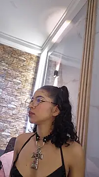 Victoria Dubois  online show from October 25, 2025, 12:28 pm