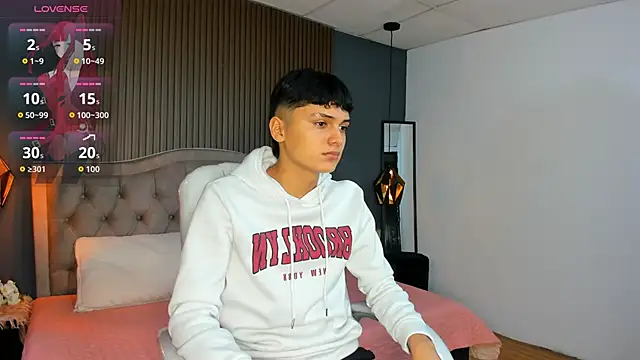 Snapshot of Maxii18_ chatting on October 27, 2025, 1:45 pm Maxii18  online show from October 27, 2025, 1:45 pm