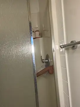 elliepixie online show from April 6, 2026, 11:28 pm