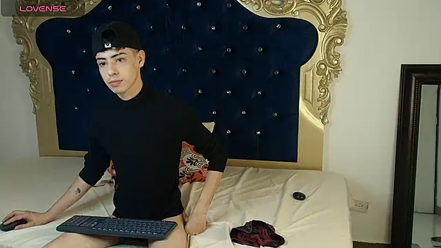 Sebastian Reed online show from October 29, 2025, 4:22 am