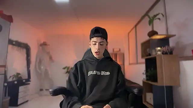 Sebastian Reed online show from March 2, 2026, 4:24 am