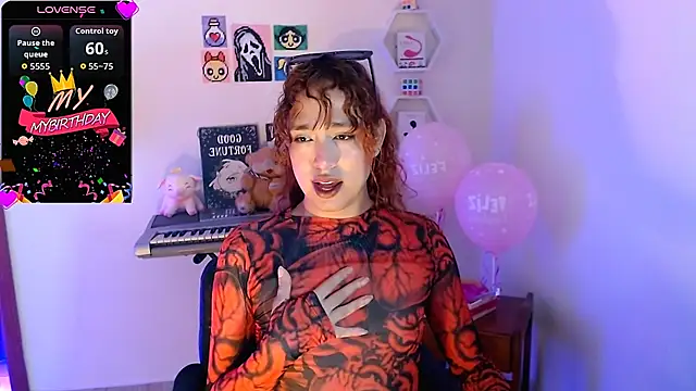 Snapshot of AdelineEsposito chatting on February 6, 2026, 3:35 am AdelineEsposito online show from February 6, 2026, 3:35 am